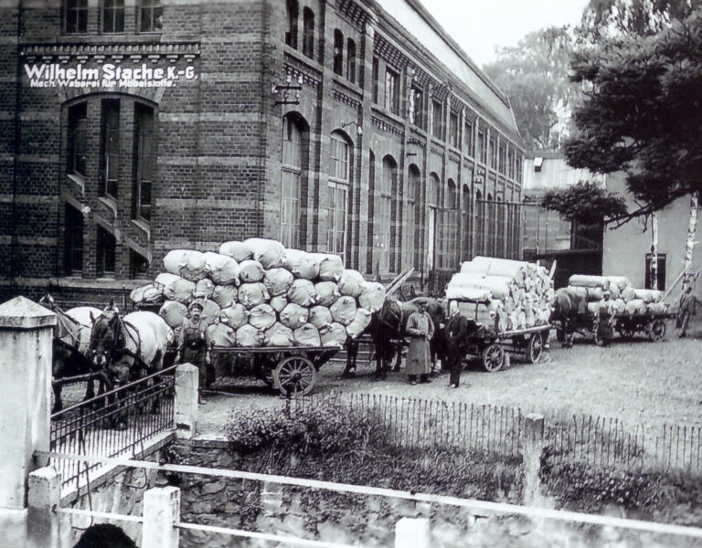 Die Alte Plüsche 1887 Firma Stache gründete in Mittweida eine Weberei für Möbelstoffe und Apparatur.